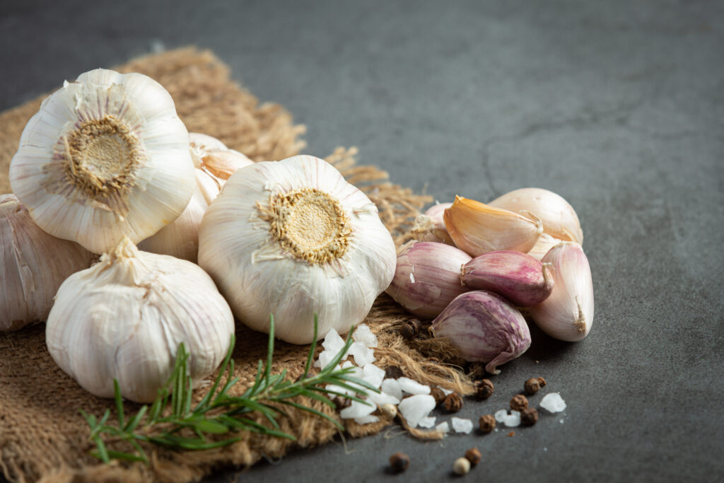 benefits of drinking garlic in hot water