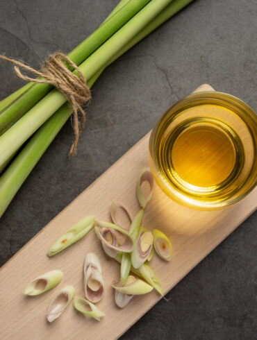 A picture of lemongrass with honey