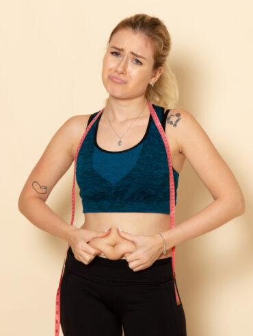 Navel displacement