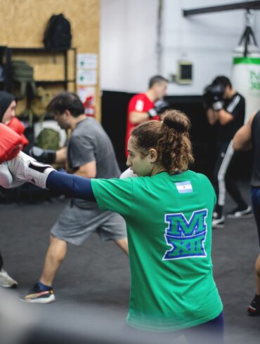 people in the gym boxing