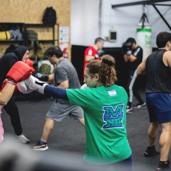 people in the gym boxing